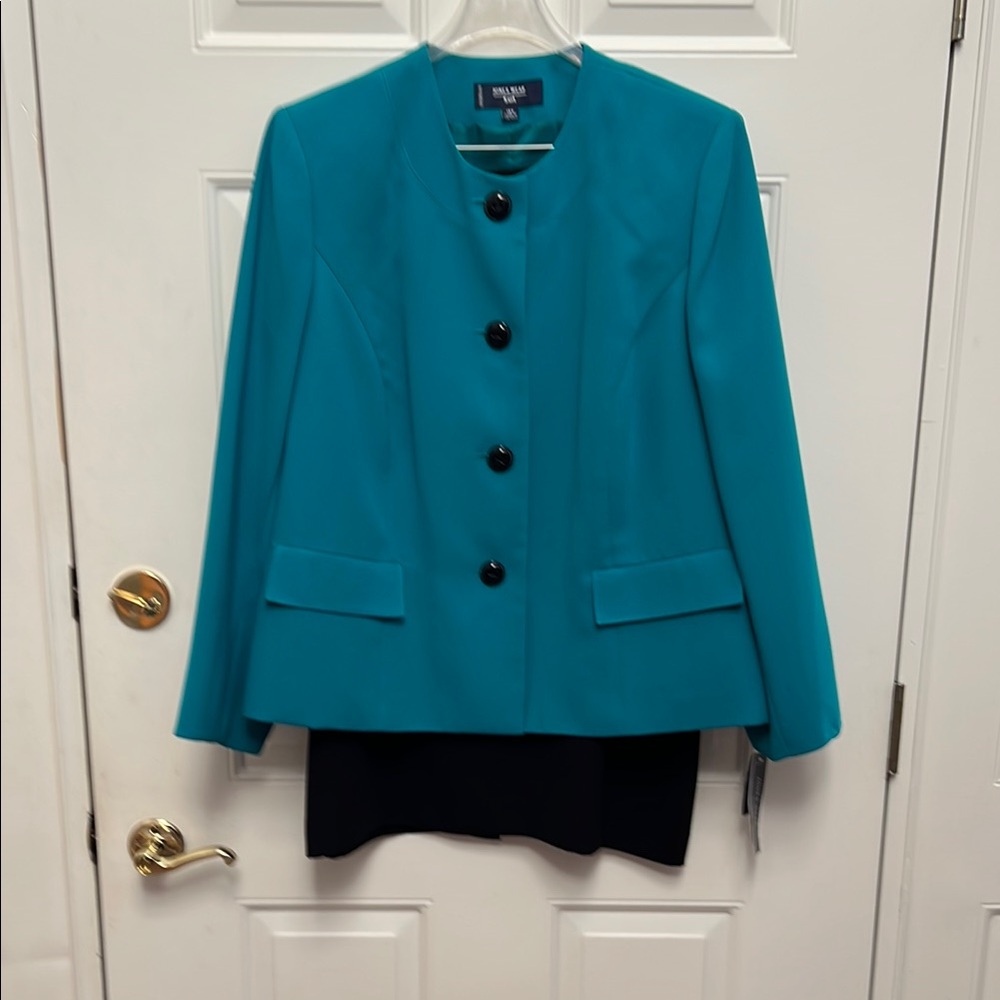 Jones Wear Green and Black Skirt Suit 18W. NWT